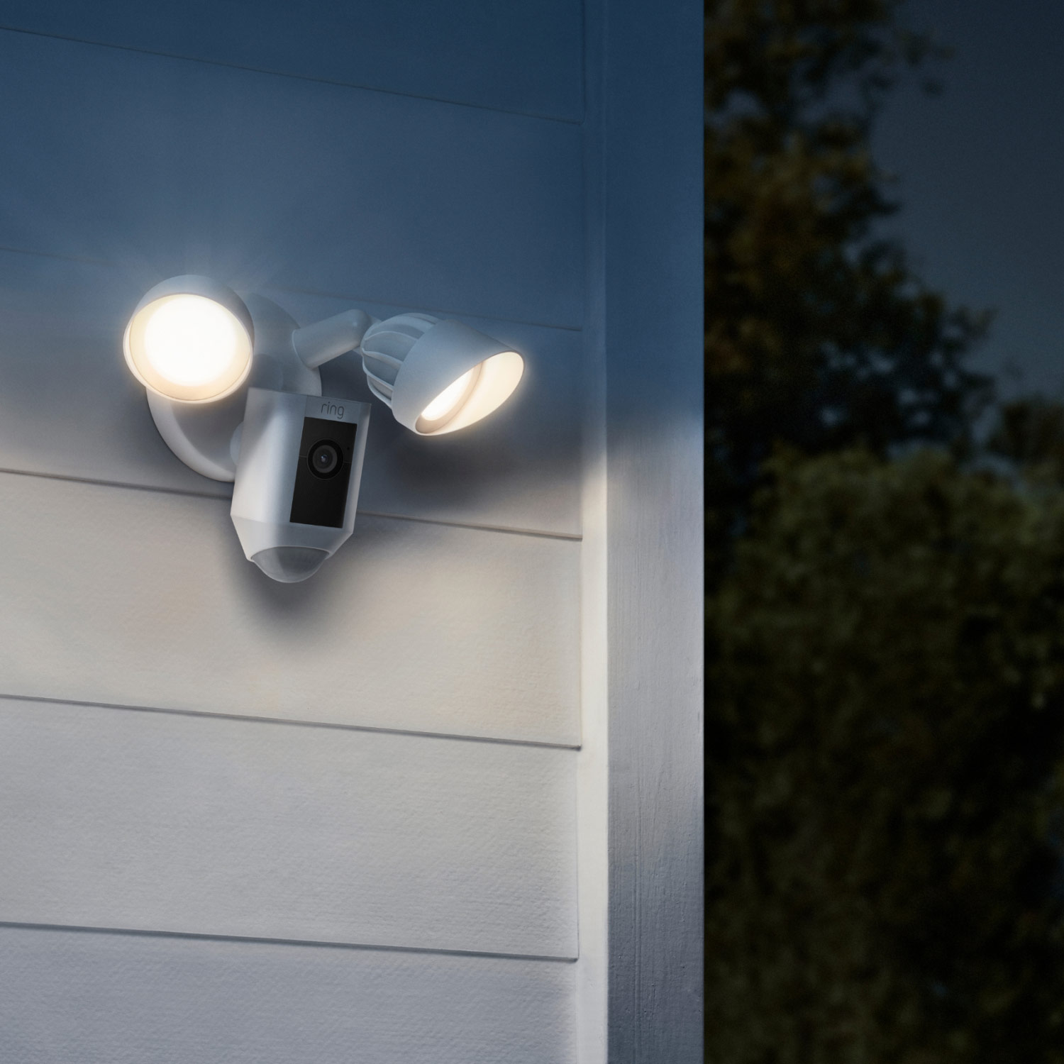 atf_floodlight_cam_wired_plus_lifestyle_1500x1500_1x.jpg