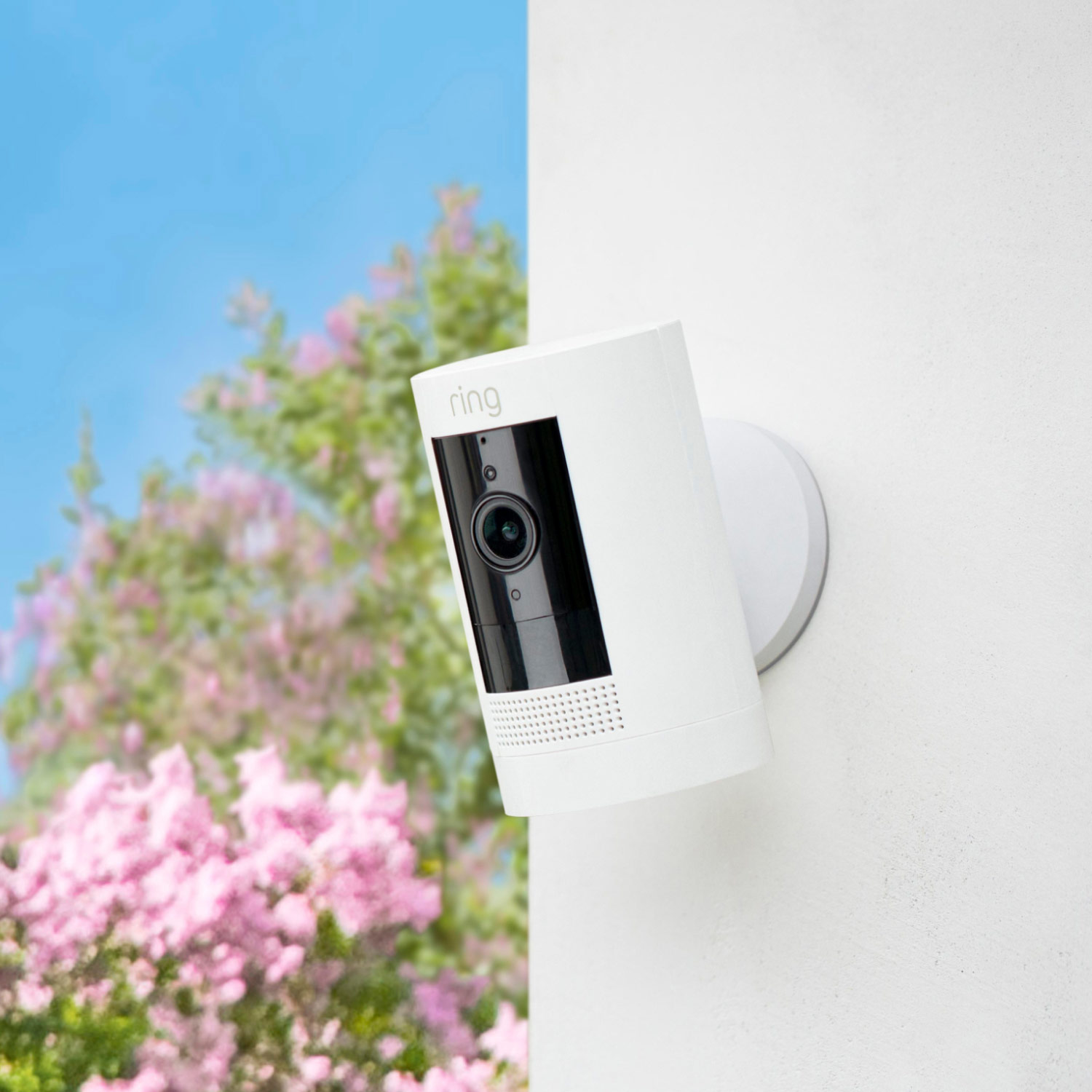 ring_outdoor_cam_mounted_1500x1500.jpg